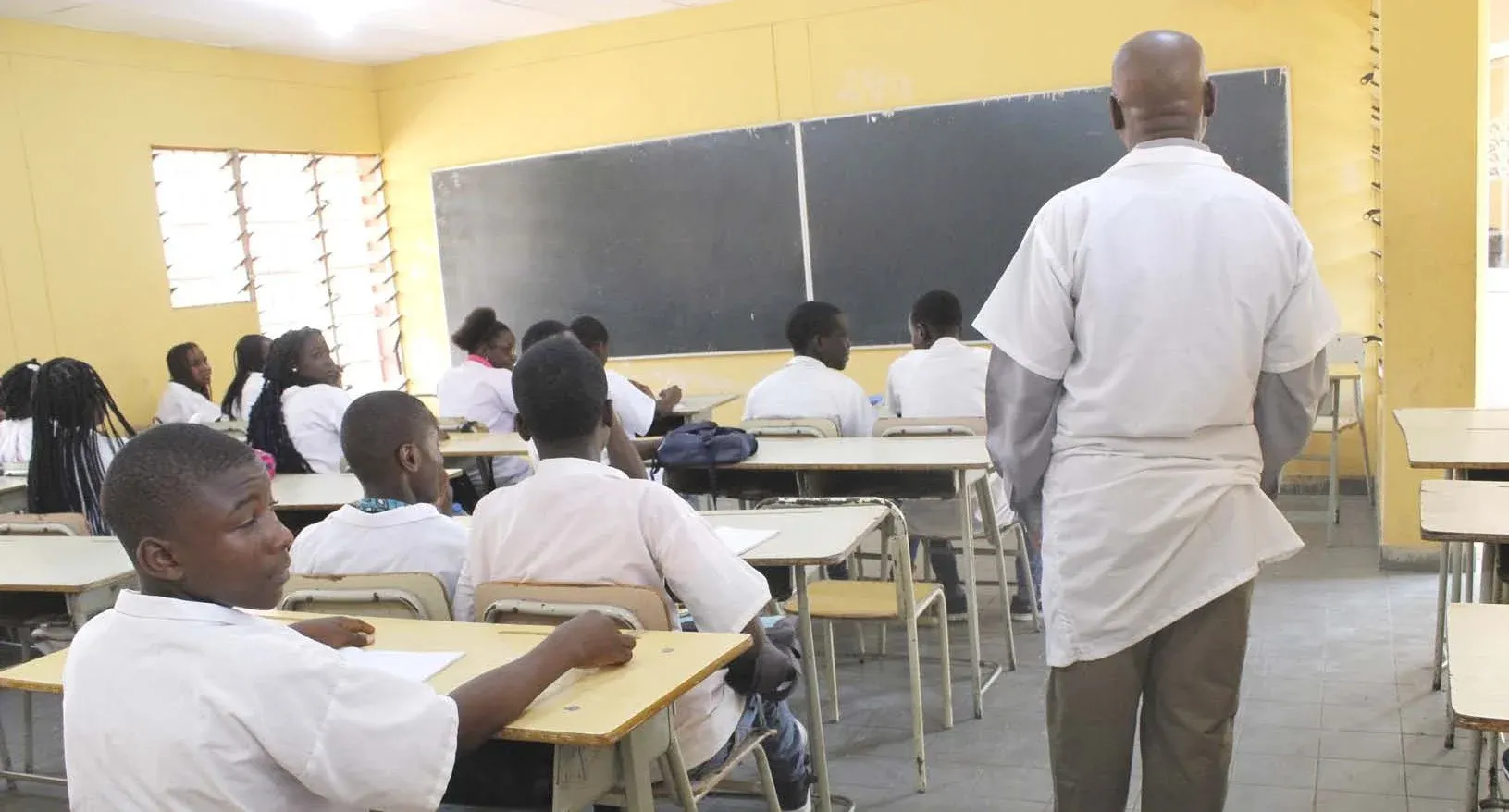 Dia Internacional do Professor: “Homens do giz” defendem mais dignidade e valorização da profissão