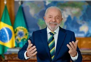 Lula celebra redução da semana de trabalho