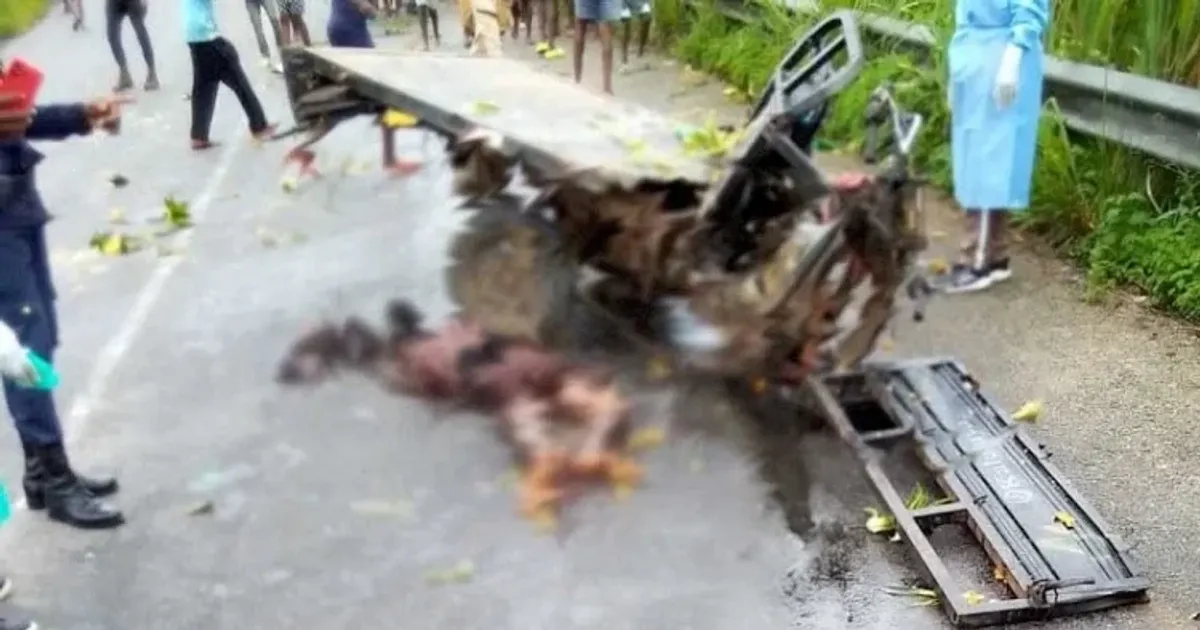 Embate de motorizada contra camião provoca duas mortes na província do Zaire