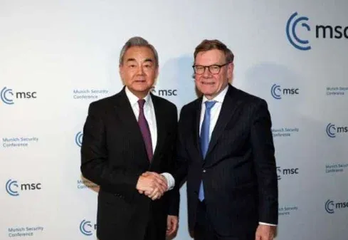 China e UE não devem travar guerra comercial, diz chefe da diplomacia chinesa