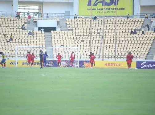 Fraca afluência de adeptos aos estádios expõe falta de interesse pelo futebol nacional