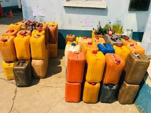 Polícia fronteiriça recupera 2.450 litros de gasolina nos mangais do Soyo
