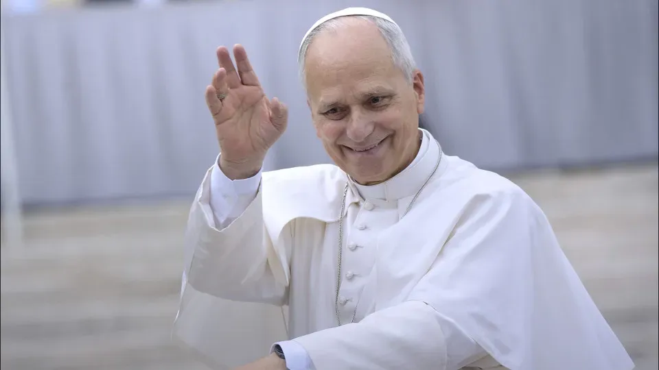 Papa Leão XIV passa noite tranquila após cirurgia ao pulmão que confirmou adenocarcinoma no Gemelli, em Roma