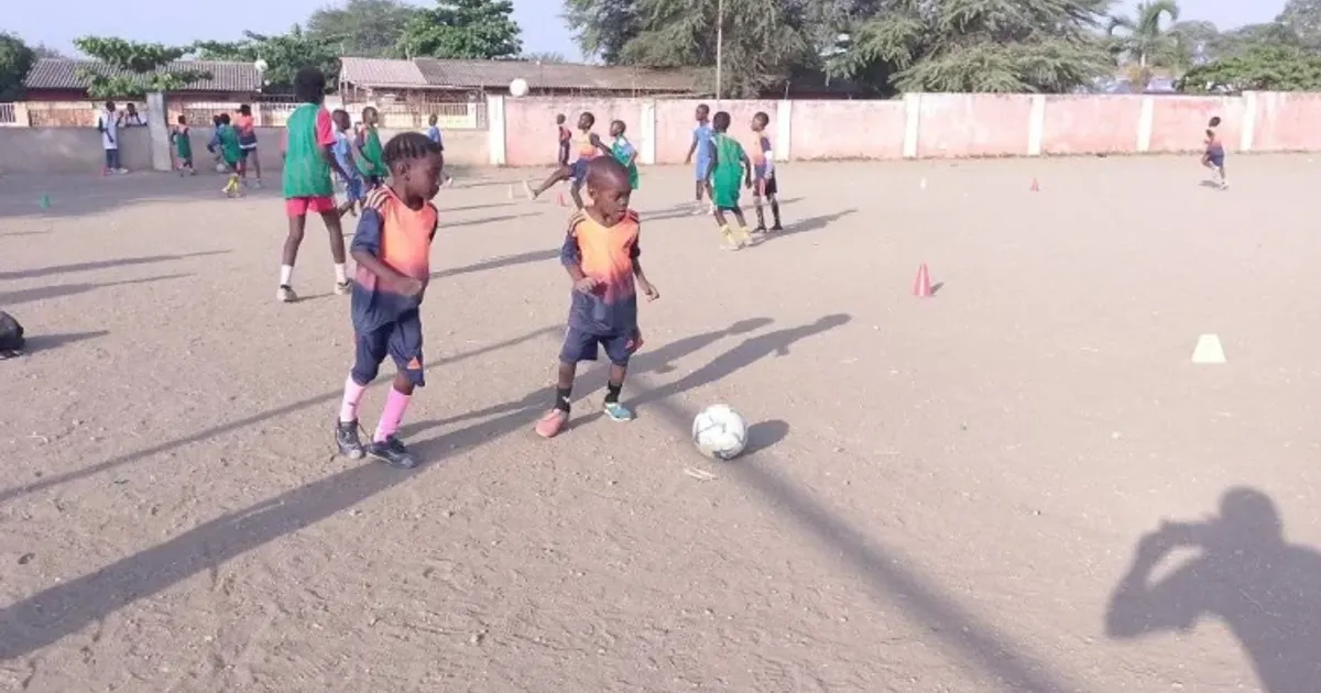 Academia de Cacuaco recebe material desportivo
