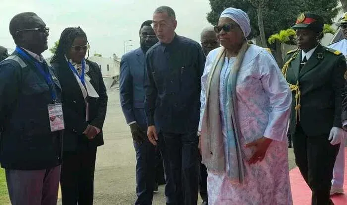 Presidente da Namíbia visita Refinaria de Luanda