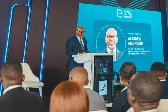 Cerca de 15 mil milhões de dólares investidos no sector petrolífero em Angola anualmente