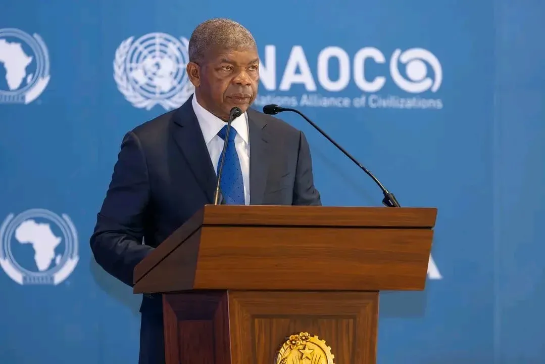 João Lourenço felicita Carlos Vila Nova pela reeleição em São Tomé e Príncipe