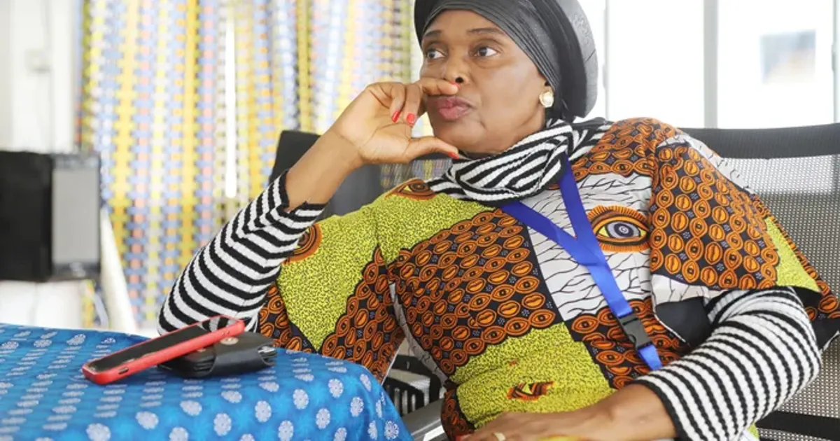 NZUNZI MAKIESSE: “Infelizmente, os congoleses quando chegam, através das suas igrejas e do comércio, impõem as suas línguas à população”