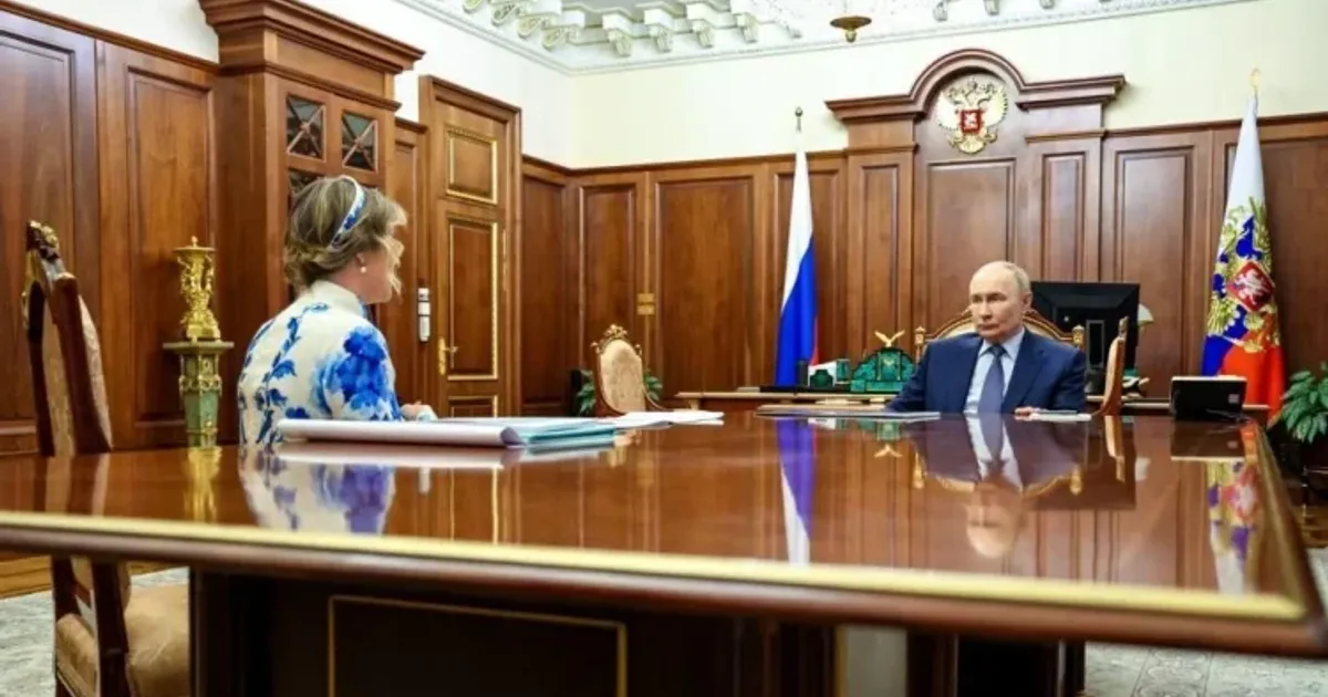 Putin discute devolução de crianças ucranianas levadas para a Rússia