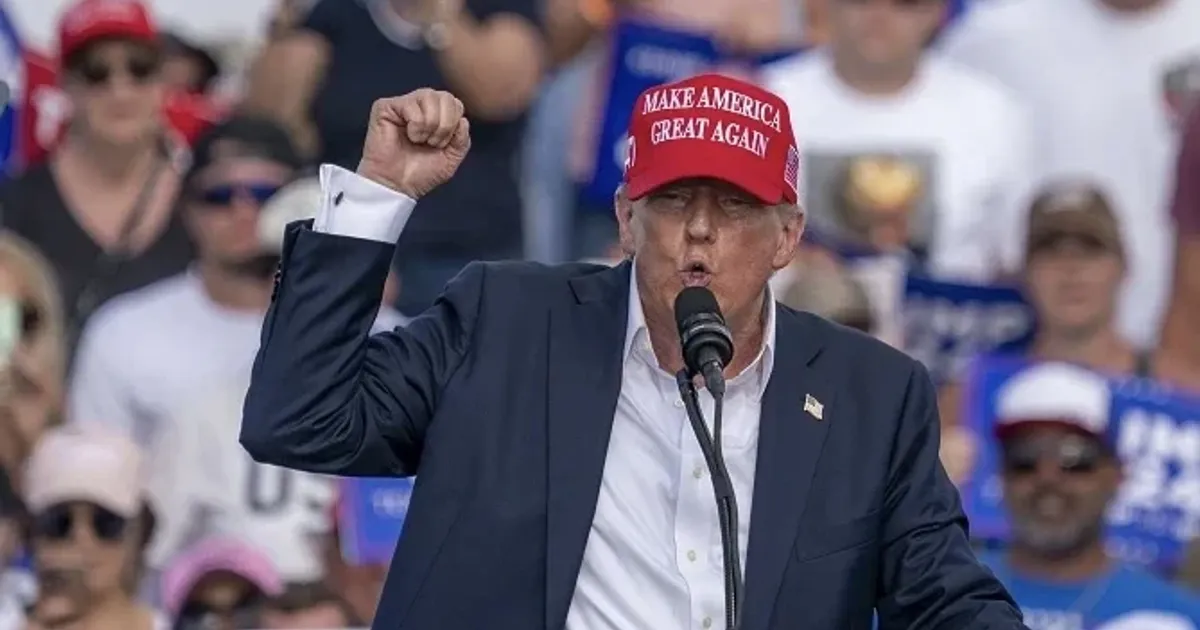 Trump acusa Obama, Hillary e Biden de escreverem ‘Ficheiros Epstein’
