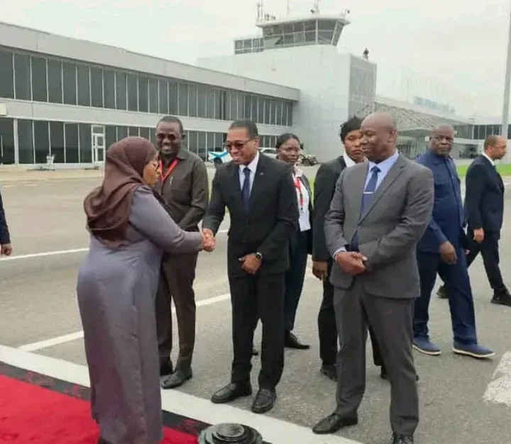 Presidente da Tanzânia deixa Angola após visita oficial de dois dias