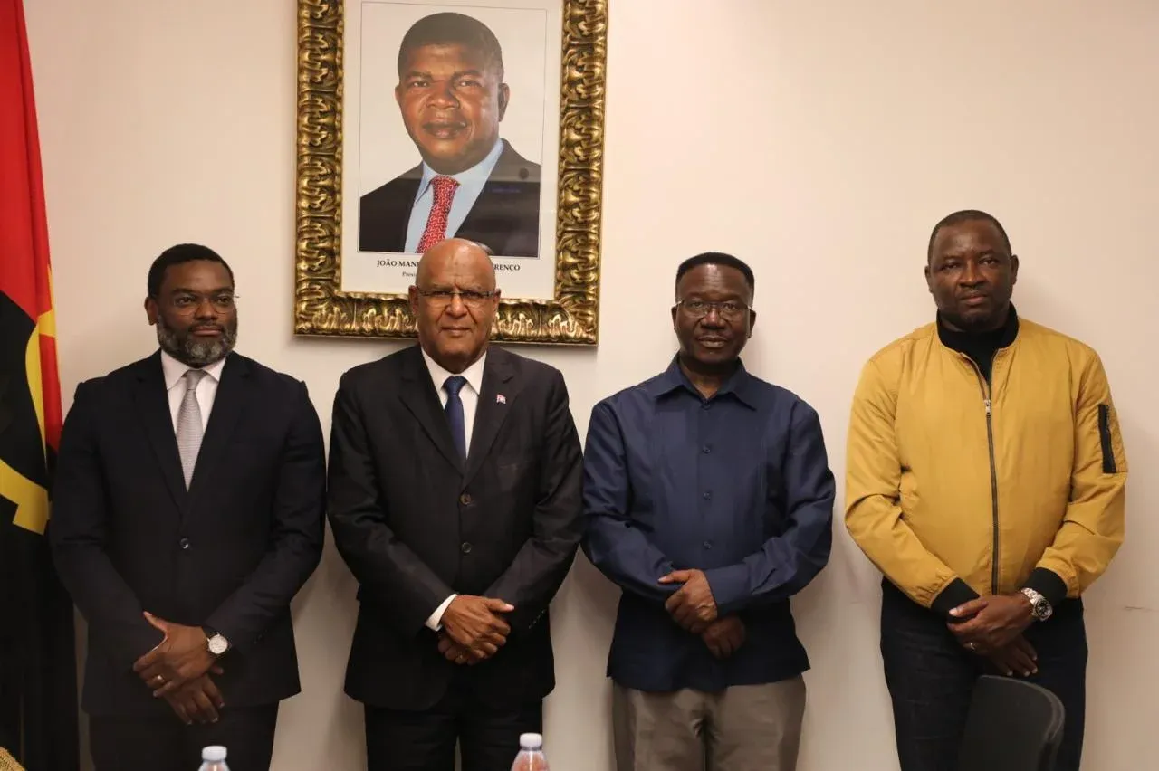 Guiné-Bissau trava investimento privado chinês por instabilidade política; MINSA quer formar mais de 1.000 profissionais de apoio hospitalar até ao fim do ano