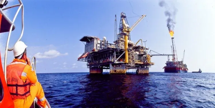 Sancorp negoceia participações em dois blocos de águas profundas e numa refinaria em Angola