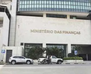 UIF obriga entidades a reforçar controlo contra branqueamento de capitais