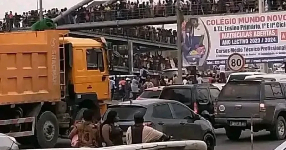 Acidente na Via Expressa faz cinco mortos e oito feridos graves em Luanda
