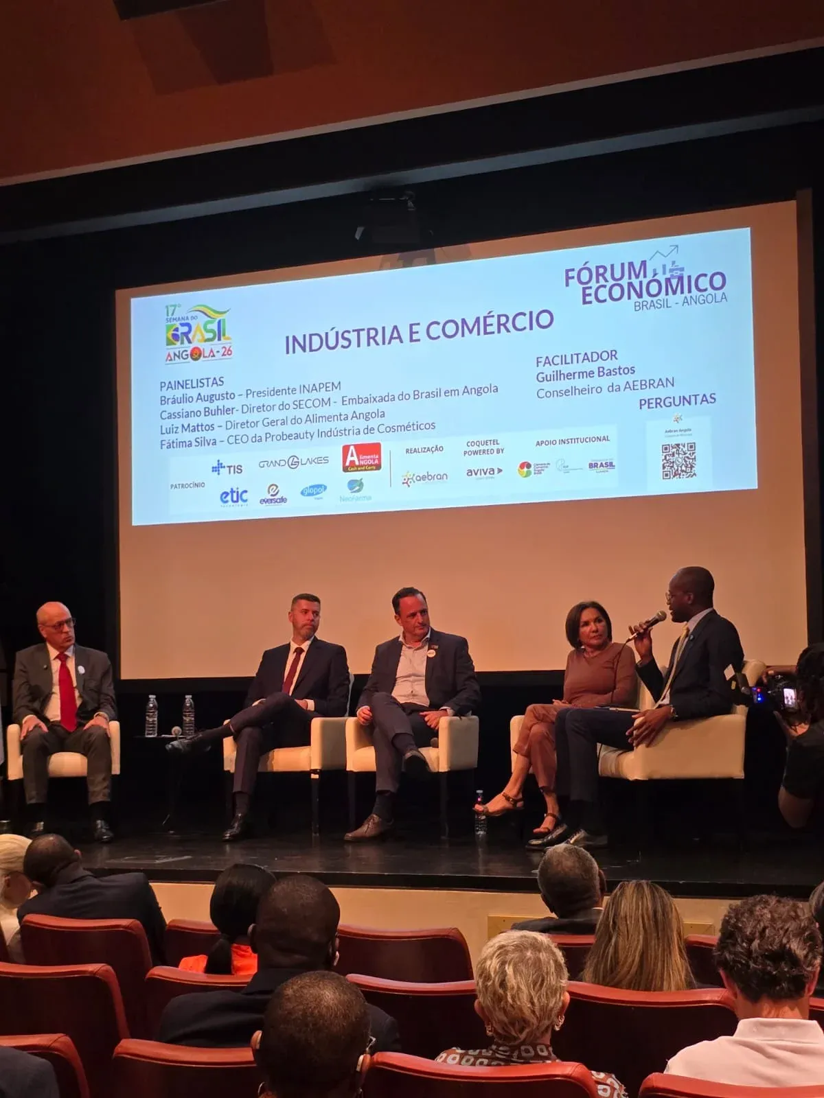 Angola mantém-se aberta ao reforço da cooperação económica com Brasil