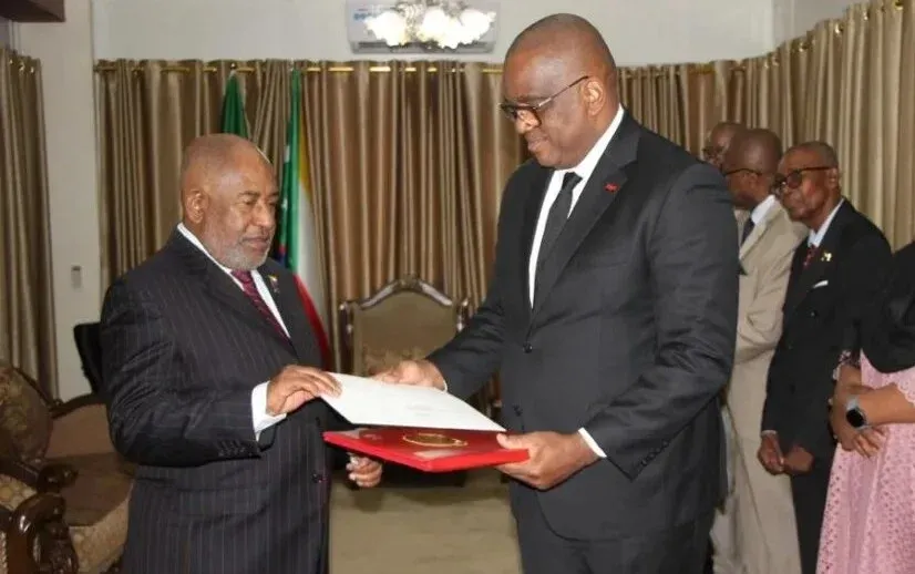 Comores reconhece papel de Angola na estabilidade e pede reforço da cooperação após entrega de Cartas Credenciais de Domingos Coelho