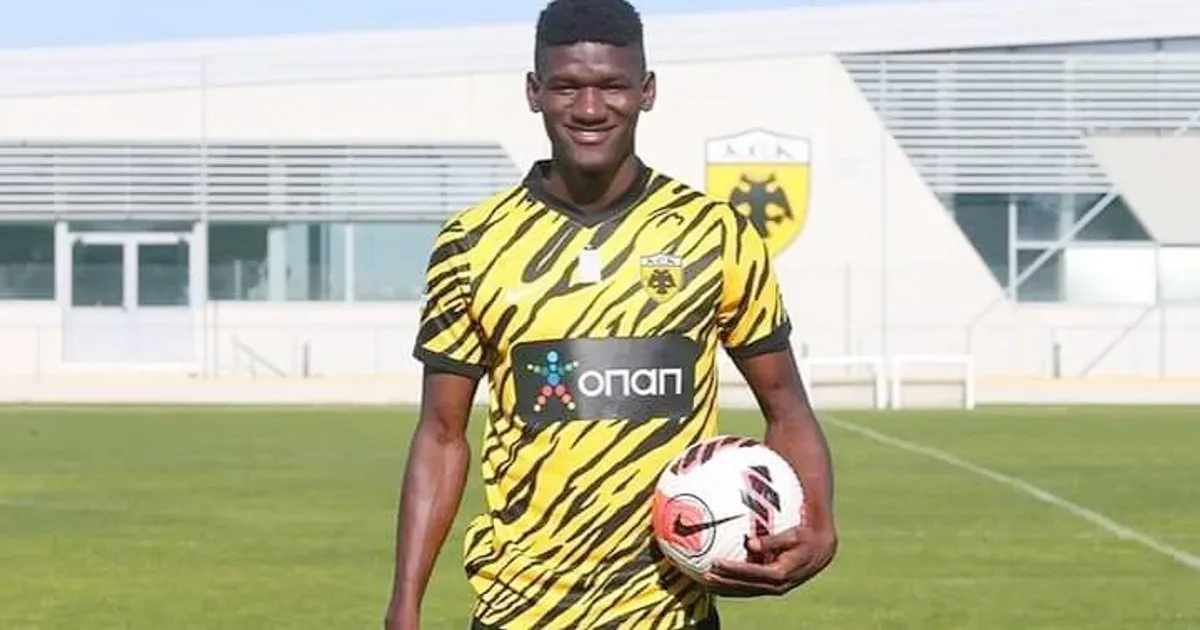 Zine Salvador volta ao AEK Atenas