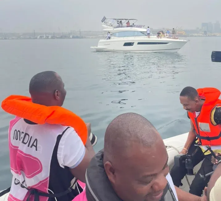 Espectadores e imprensa acompanham qualificações do GP de Barcos Elétricos a partir do mar