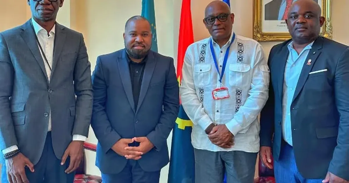 Embaixador recebe líder das comunidades angolanas no Reino Unido da Grã-Bretanha, Irlanda do Norte e Irlanda