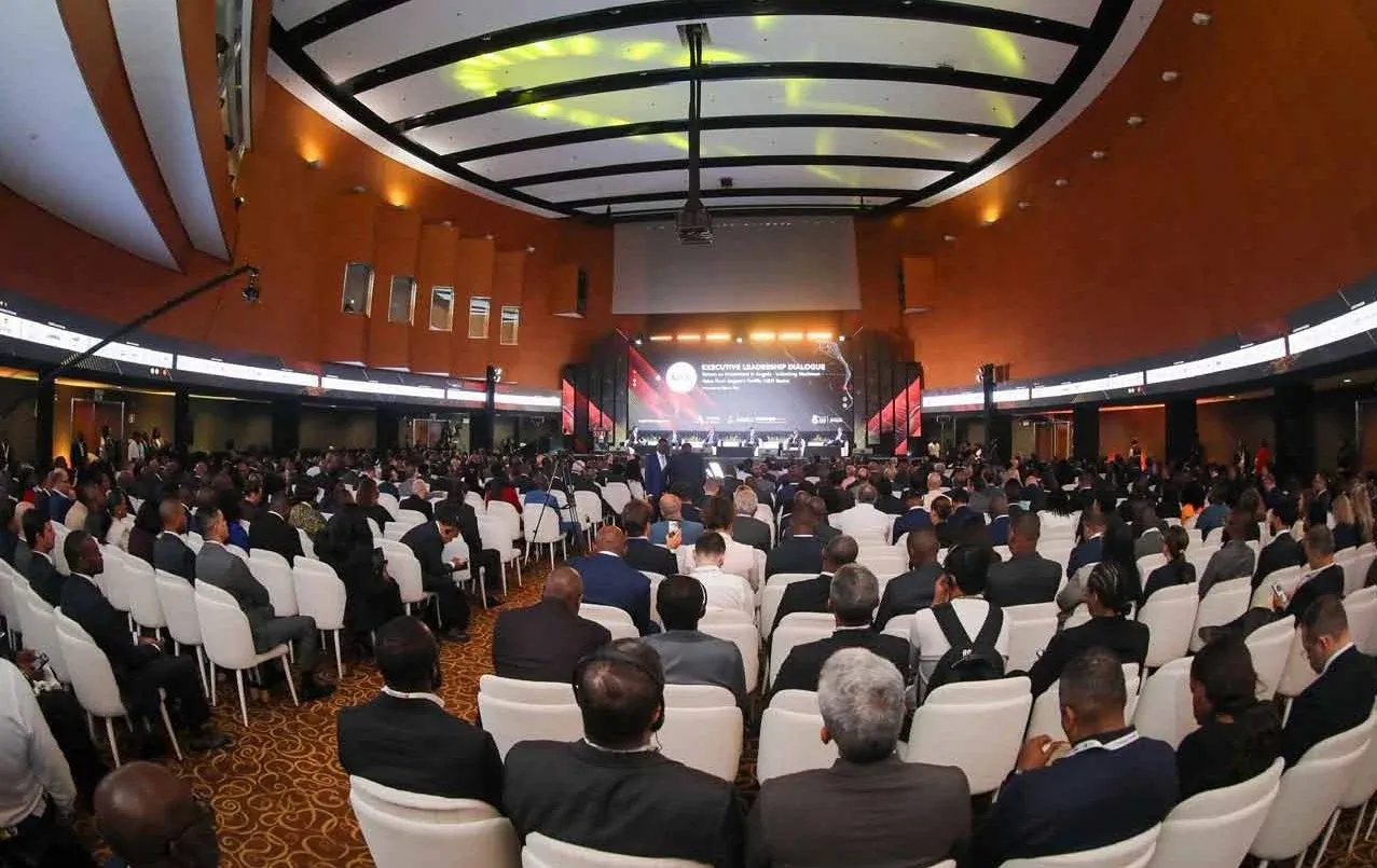 Angola prevê investir mais de 70 mil milhões de dólares em petróleo e gás nos próximos cinco anos