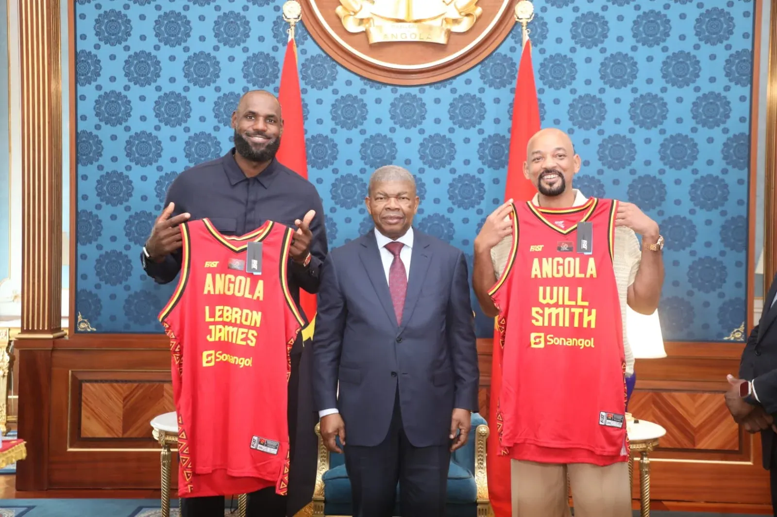 LeBron James e Will Smith agraciados com camisolas da Selecção de Basquetebol