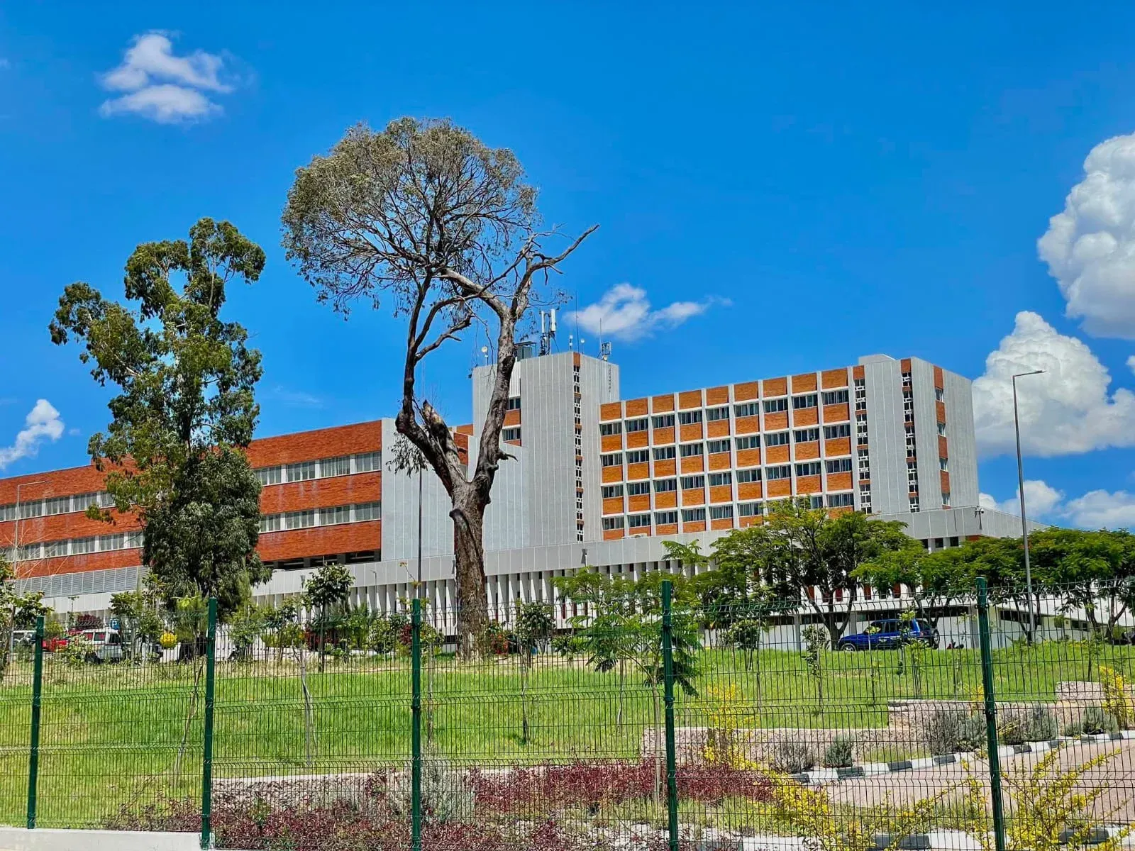 Hospital Central do Lubango reconhece falhas no atendimento aos pacientes pela central telefónica