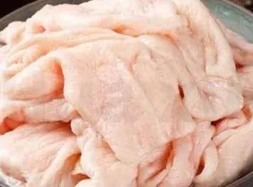 ISV trava entrada de quatro contentores com pele de galinha no Porto de Luanda