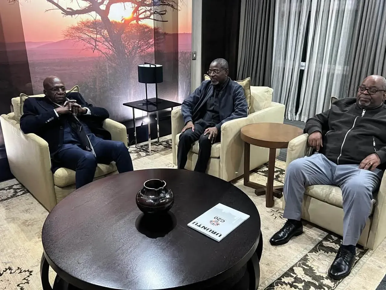 Téte António participa na reunião do Conselho de Ministros da SADC na África do Sul