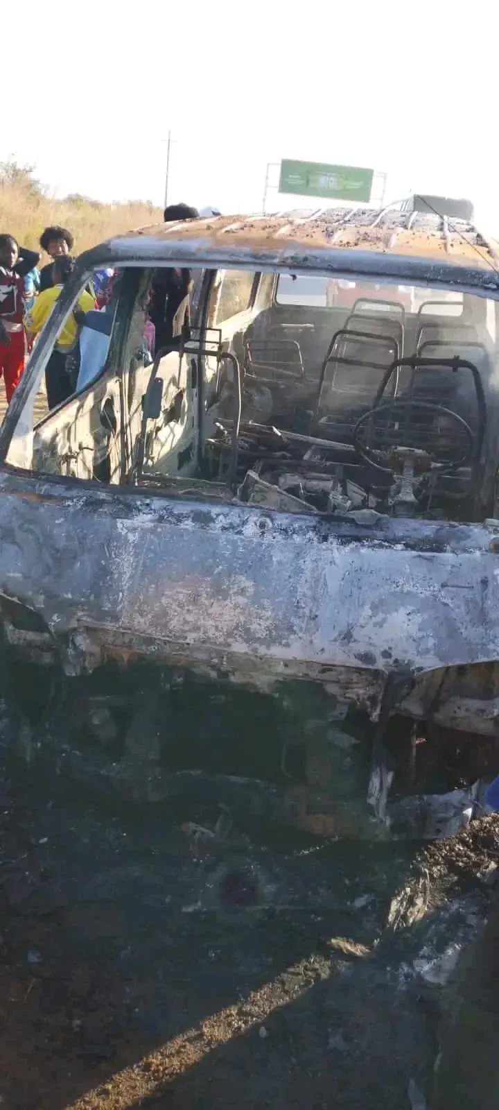 Bebé de três meses encontrado morto no interior de um táxi incendiado no Lubango
