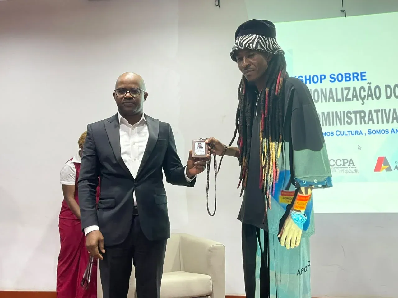 80 fazedores de arte do Rangel recebem Carteira Profissional