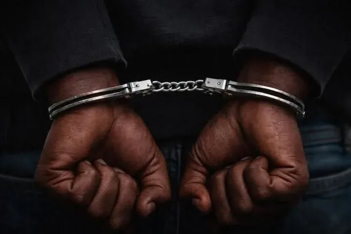 Cidadão detido no dia do seu aniversário por suspeitas de assaltos às residências em Benguela