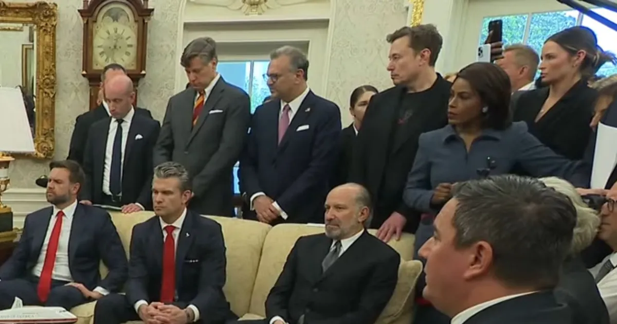 Correspondente angolana destaca-se na Casa Branca durante encontro entre Trump e Ramaphosa