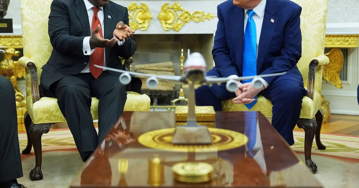 “Lamento não ter um avião para lhe oferecer”: Trump confronta Ramaphosa com alegações de genocídio contra brancos na África do Sul