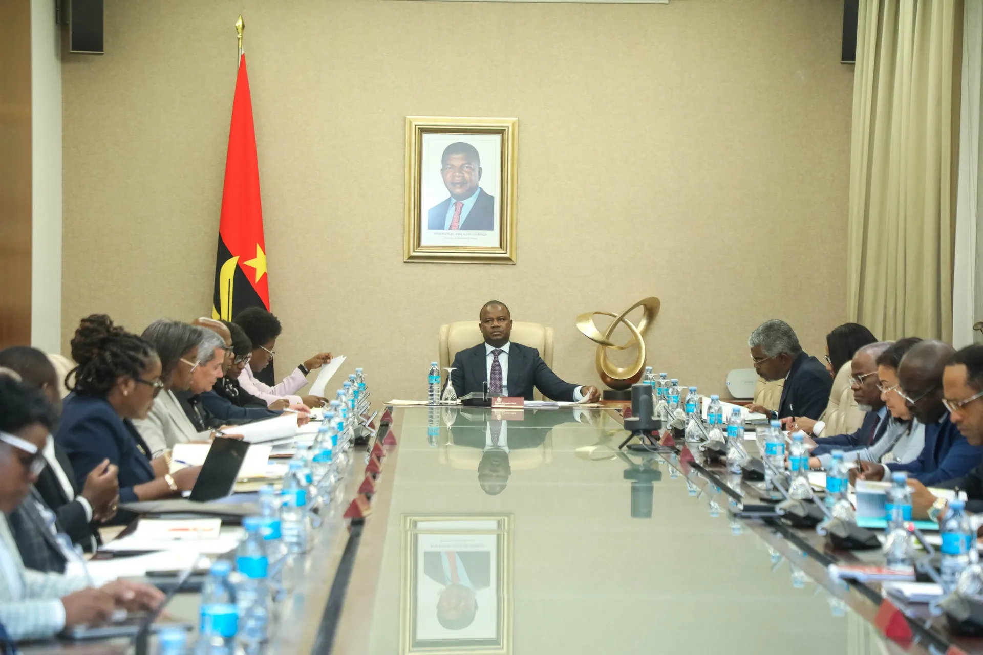 Angola leva à ONU, em dezembro em Abu Dhabi, propostas para gerir bacias hidrográficas e reforça preparativos da Bienal de Luanda, marcada para 22 e 23 de Outubro
