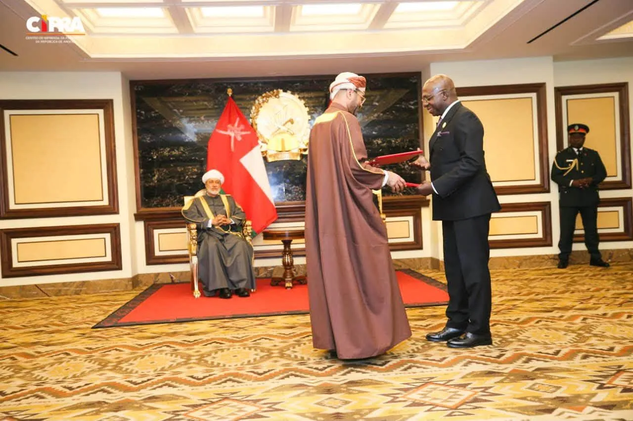 Angola e Omã formalizam 13 instrumentos jurídicos de cooperação