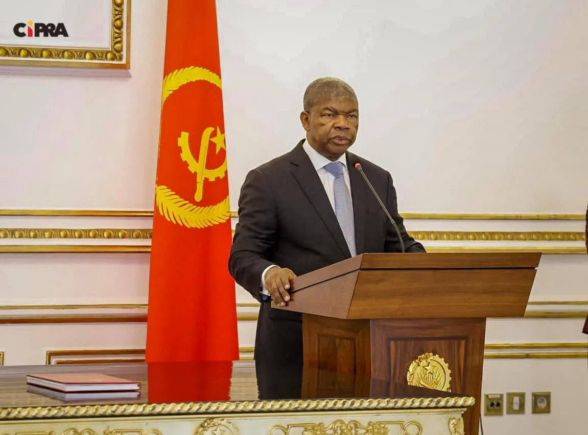 João Lourenço dá posse a 4 secretários de Estado e 2 inspectores-gerais adjuntos da IGAE em Luanda