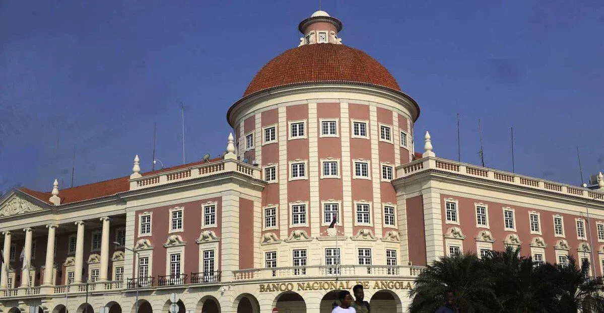 BNA reduz para 150 mil USD o limite anual de transferências para o exterior feitas por pessoas singulares