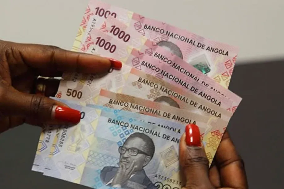 Cidadãos com salários até 150 mil kwanzas vão deixar de pagar IRT