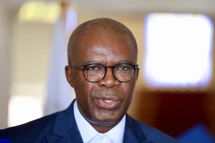 Governador do BNA afirma que Angola já não está em crise e entrou em “fase ascendente”