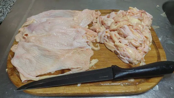 Serviços de Veterinária travam importação ilegal de pele de galinha
