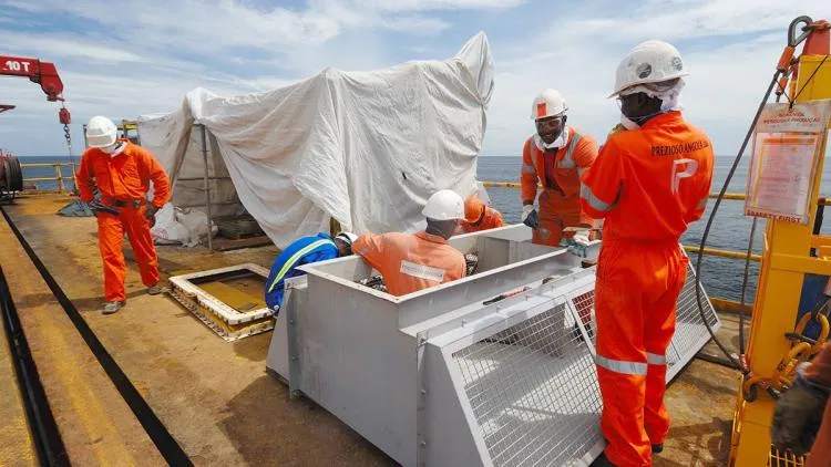 Preço do petróleo recua após EUA e Irão chegarem a acordo para reabertura do Estreito de Ormuz