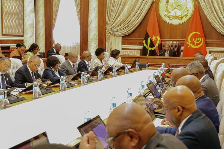 Governo desloca 3,8 biliões de kwanzas do OGE