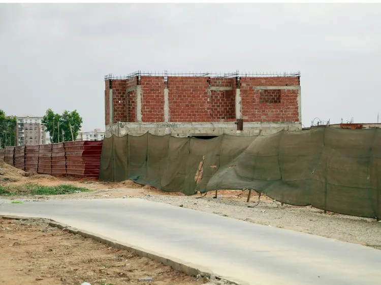 Licenças de construção afundam quase 50% em 2025, mas área licenciada cresce cerca de 1,3 milhões de metros quadrados
