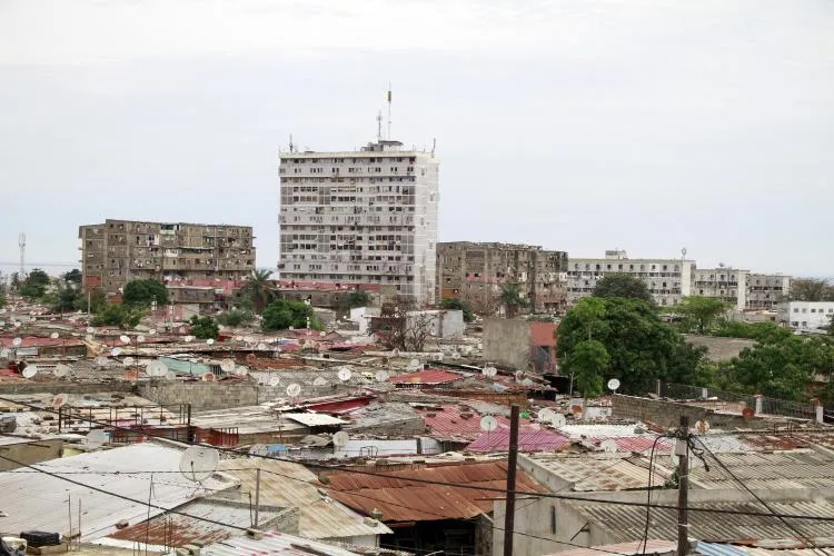 Cedesa alerta  que crescimento  económico continua  incapaz de travar  pobreza em Angola