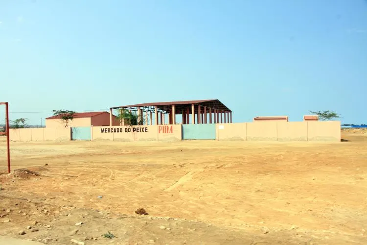 Abandono de infra-estruturas, estradas degradadas e falta de serviços básicos, o retrato de um ‘gigante adormecido’