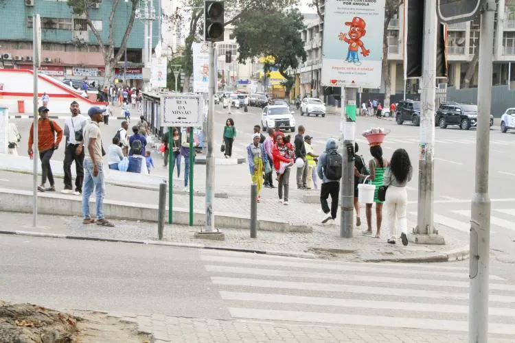 Angolanos são os mais insatisfeitos com a vida pessoal e com desenvolvimento do país na lusofonia