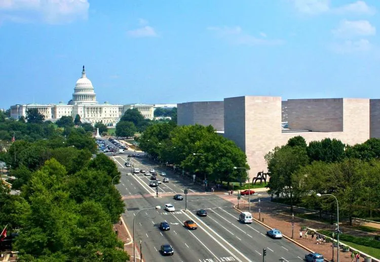 UNITA recorre a lobistas em Washington, mas paga quase 40 vezes menos do que o Estado angolano