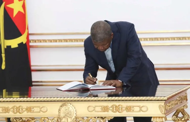 Fundo Soberano de Angola passa a ser proprietário do ex-Mercado do Roque Santeiro, em Luanda