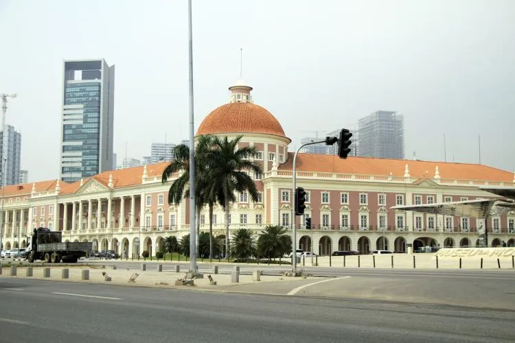 BNA corta taxa directora para 15,75%